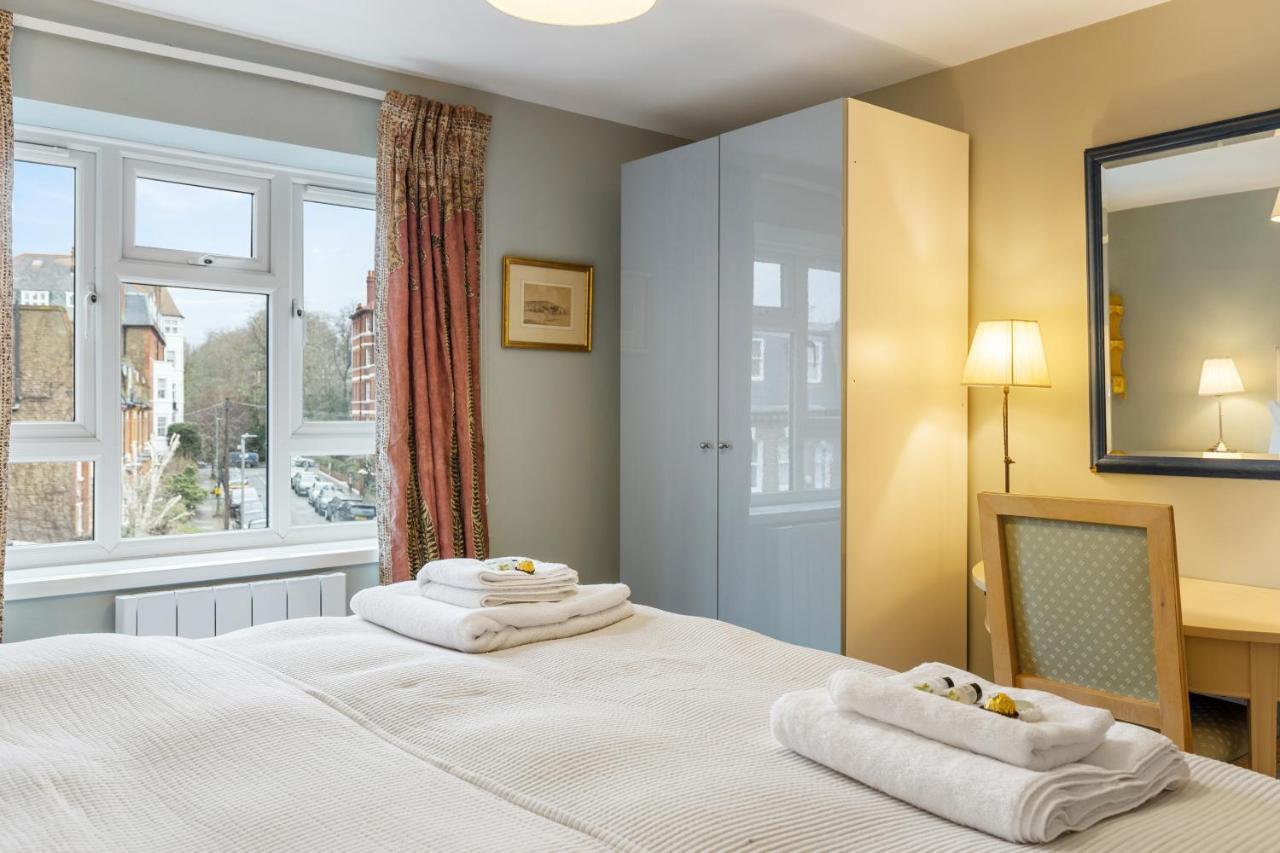 Appartamento Bright & Cosy Gem ~ Battersea Park View ~ King Bed Londra Esterno foto