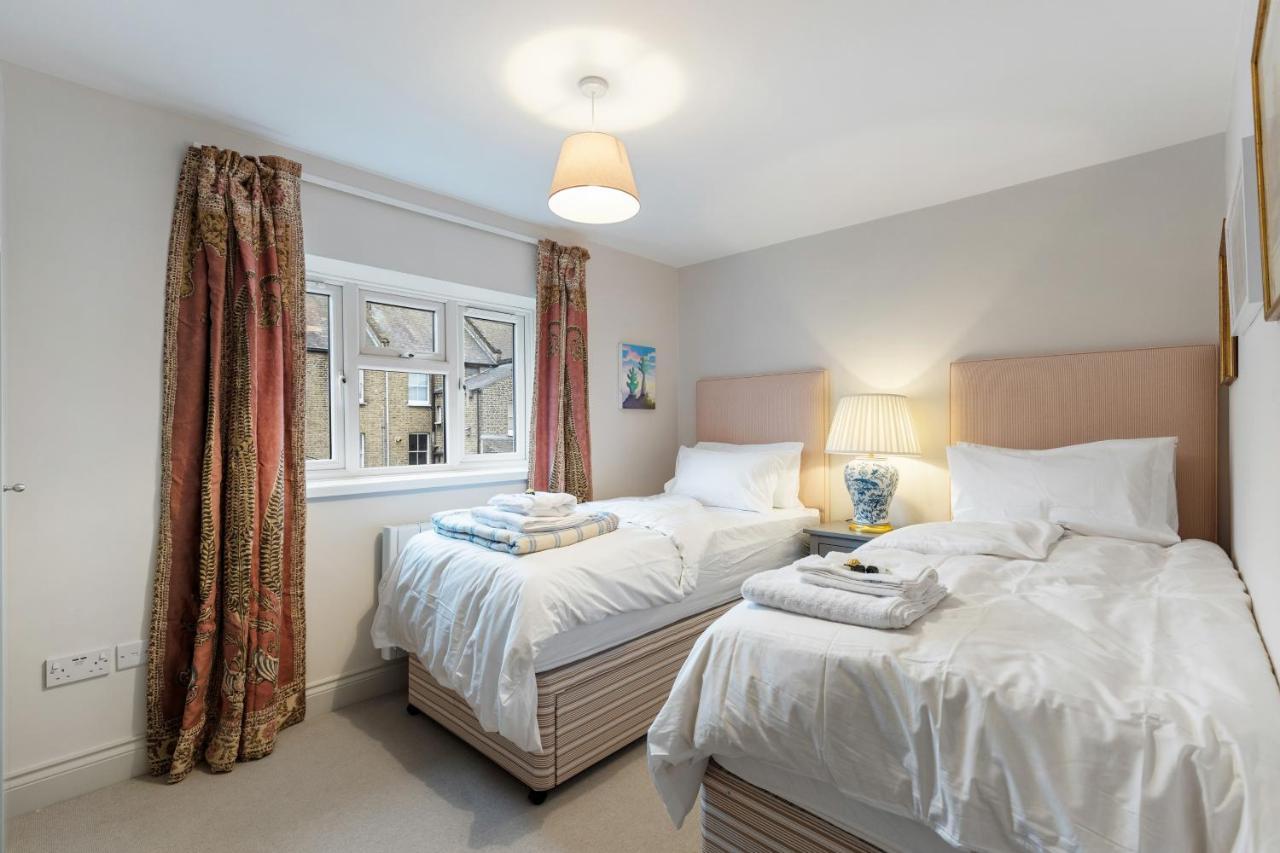 Appartamento Bright & Cosy Gem ~ Battersea Park View ~ King Bed Londra Esterno foto
