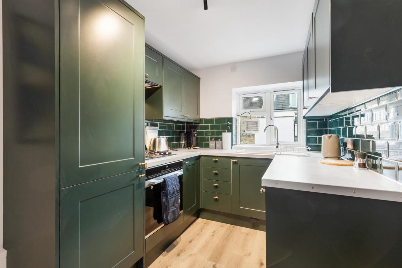 Appartamento Bright & Cosy Gem ~ Battersea Park View ~ King Bed Londra Esterno foto