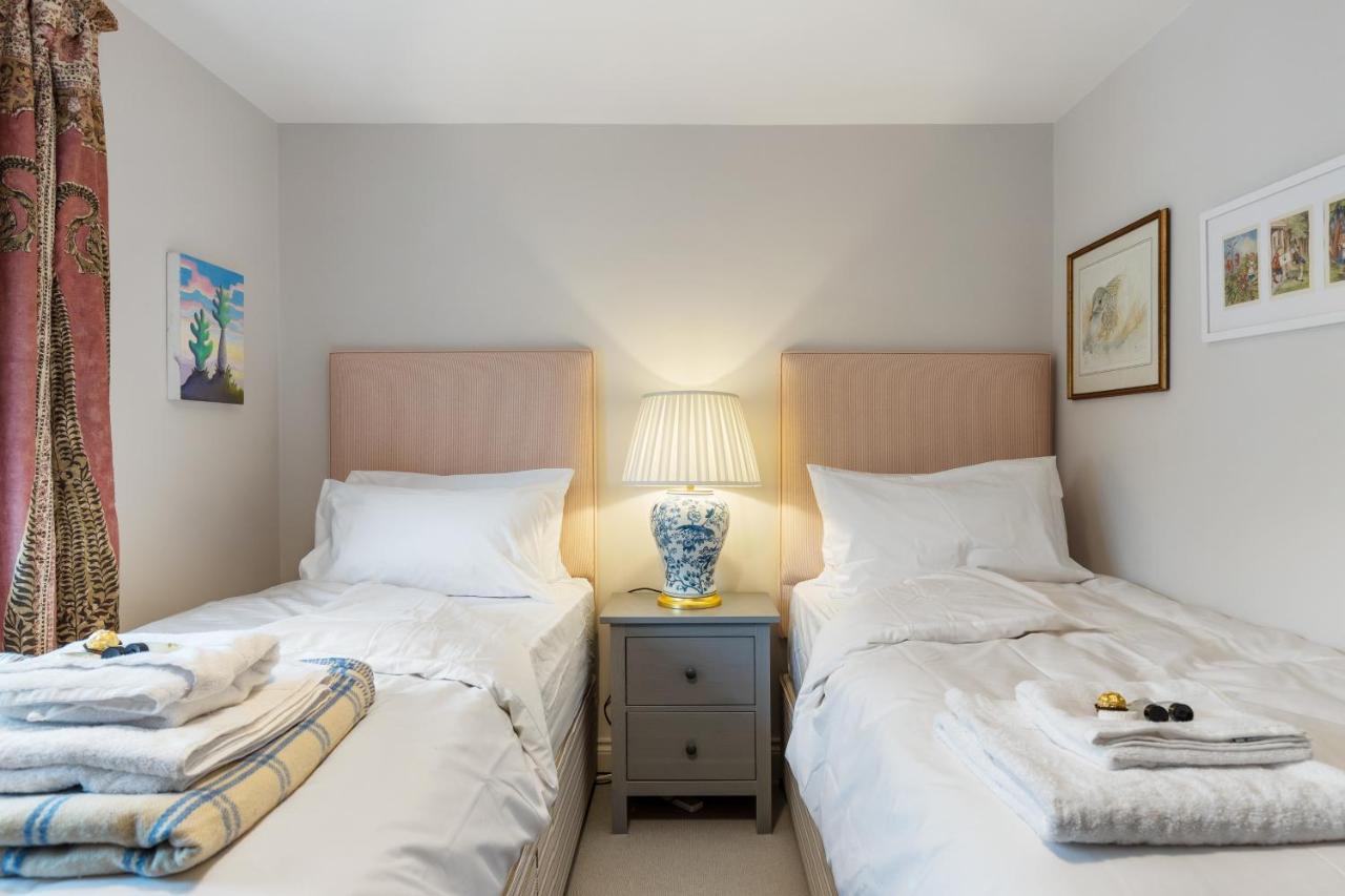 Appartamento Bright & Cosy Gem ~ Battersea Park View ~ King Bed Londra Esterno foto